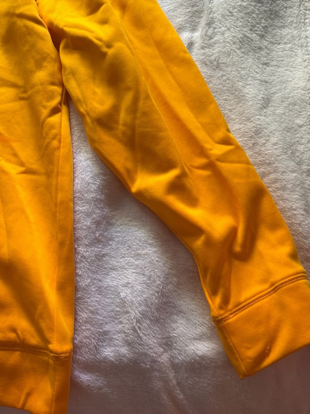 Los Angeles Lakers Gold Pullover Hoodie - Picture 4 of 5